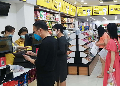 店店火爆 客滿如潮